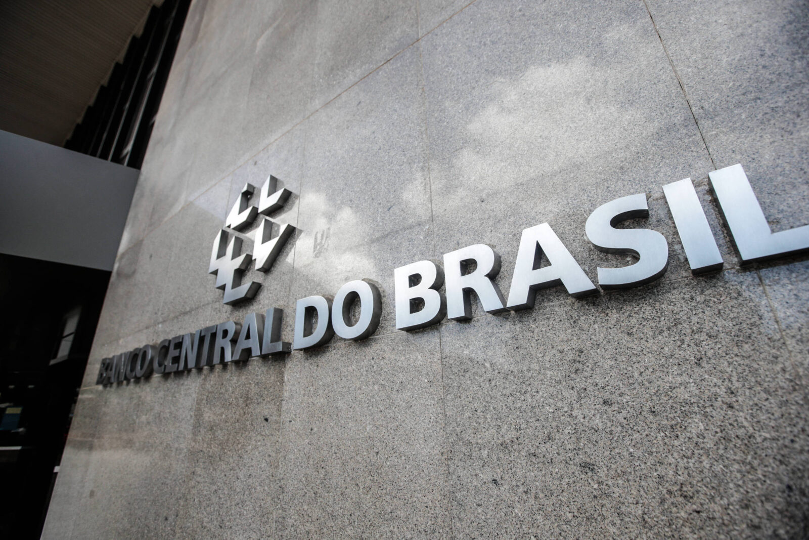 economistas-preveem-inflacao-abaixo-de-5%-no-fim-do-ano-e-corte-na-selic-nesta-semana
