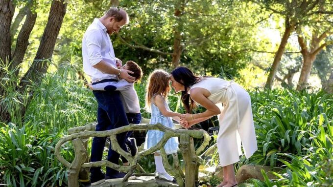 meghan-markle-y-el-principe-harry-presumen-su-nueva-vida-familiar-en-el-reino-unido