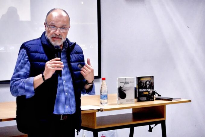 oiko-debate-sobre-la-influencia-de-la-ia-en-los-medios-de-comunicacion