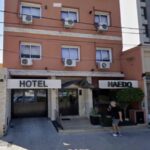 horror-en-el-hotel-haedo:-un-huesped-muerto-y-una-amoladora-encendida