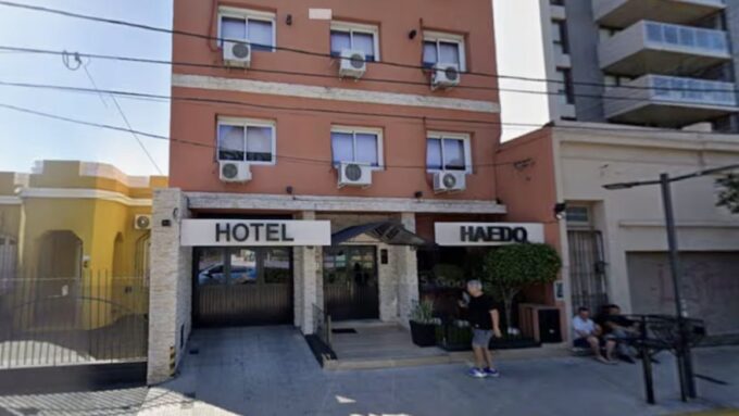 horror-en-el-hotel-haedo:-un-huesped-muerto-y-una-amoladora-encendida