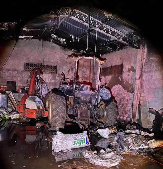 ¿fue-un-pora?-tractor-quedo-hecho-cenizas-tras-feroz-incendio-en-mallorquin