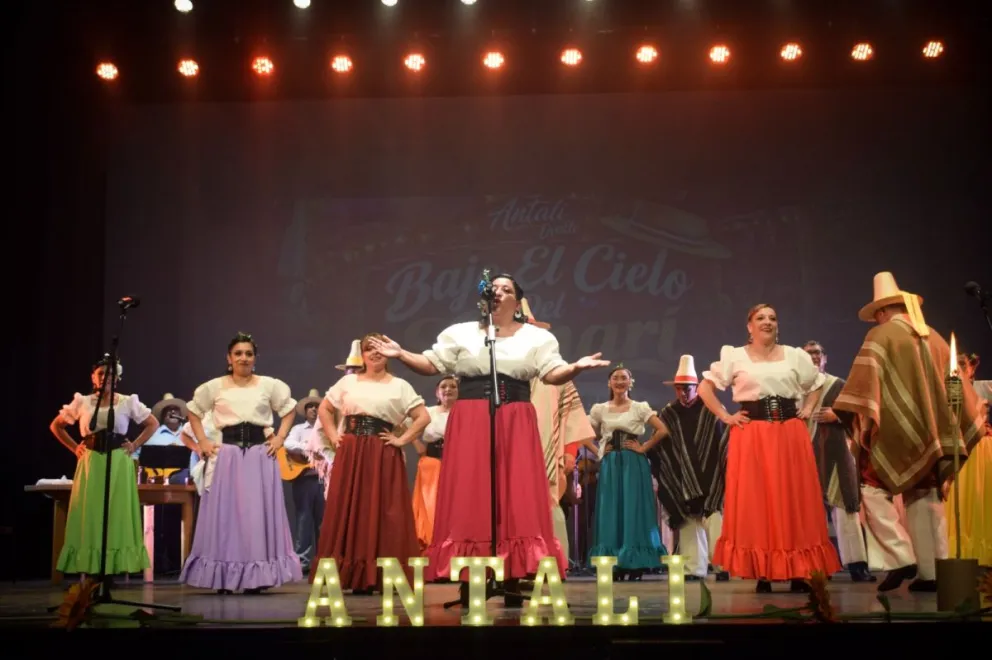 antali-celebro-la-chilenidad-con-una-gala-folclorica-en-ovalle