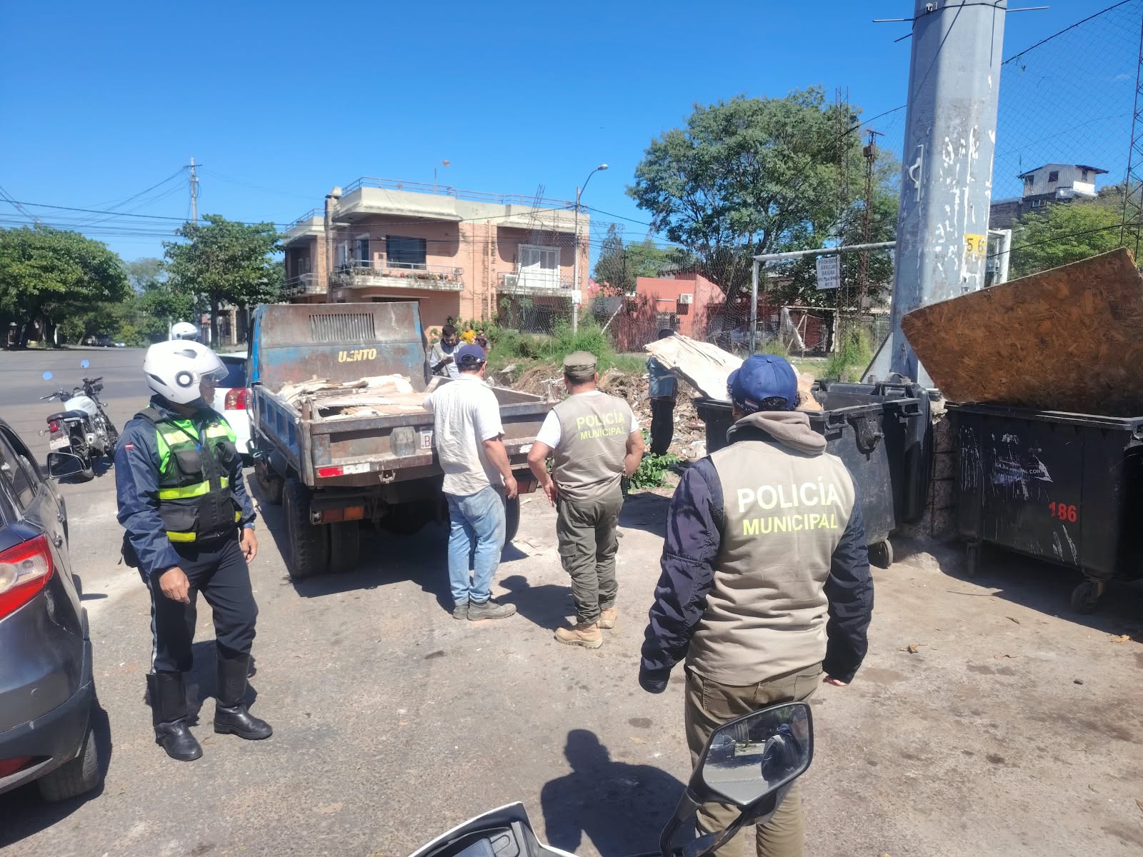 ¡pillan-a-otro-puerco-tirando-basura-en-avenida!