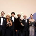 premios-emmy:-la-serie-widow’s-bay-fue-la-gran-ganadora-de-una-noche-con-varios-records-historicos