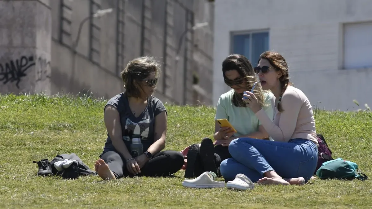 meteorologo-anticipa-un-“veranillo”-esta-semana-en-uruguay:-cuando-empieza-y-que-temperaturas-se-esperan