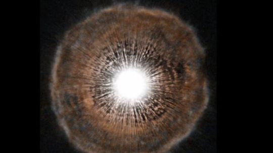 el-james-webb-detecta-agua-por-primera-vez-junto-al-agujero-negro-de-la-via-lactea