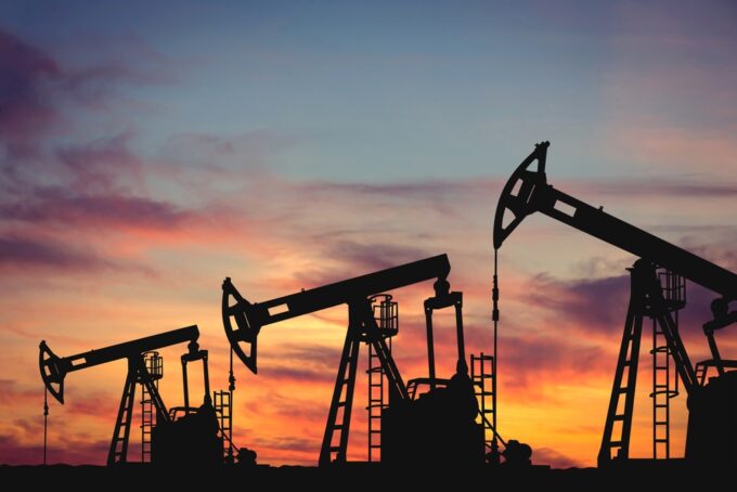 petroleo-de-texas-alcanza-los-usd-105-por-barril,-el-cierre-mas-alto-desde-mayo