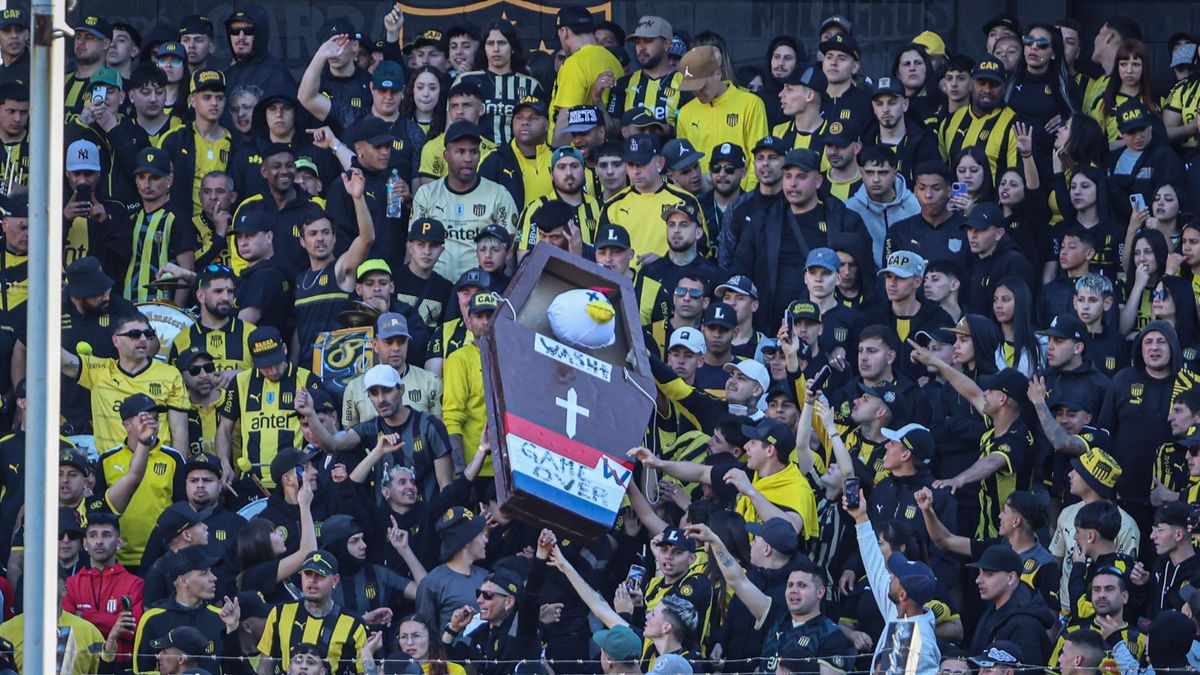 la-denuncia-que-no-se-incluyo-en-el-expediente-del-clasico-en-el-campeon-del-siglo-y-que-evito-la-exposicion-de-penarol-a-una-quita-de-puntos-mayor