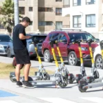 scooters-electricos:-proyecto-busca-exigir-licencia,-seguro-y-mayoria-de-edad