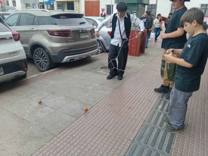 del-trompo-al-celular:-los-juegos-tradicionales-que-la-tecnologia-esta-desplazando