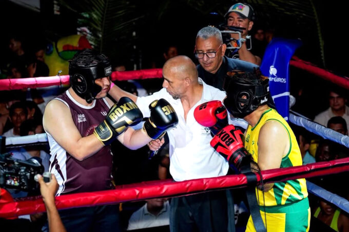 un-gobernador-y-un-alcalde-de-colombia-se-enfrentan-en-«guerra-en-la-selva»,-un-evento-para-impulsar-el-boxeo
