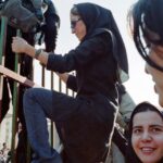 « en-iran,-il-y-a-enormement-de-jeunes-qui-avancent.-ils-aiment-la-vie-et-ils-se-battent-pour-elle » :-les-souffles-persans-de-la-photographe-iranienne-newsha-tavakolian