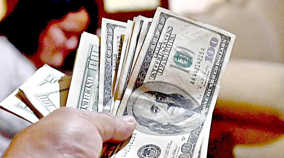 el-dolar-registra-otro-descenso;-cotiza-en-bs-10,15