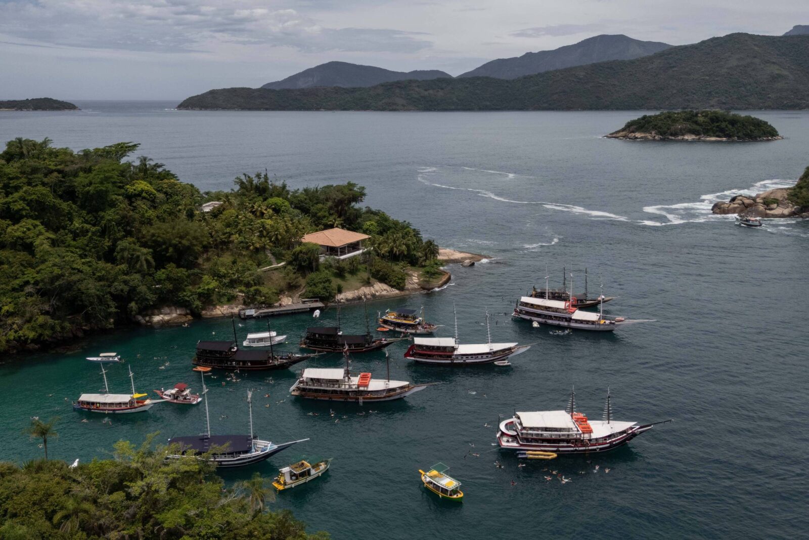cv-pratica-extorsao-em-paraty-(rj)-e-retalia-quem-se-nega-a-pagar,-relatam-moradores-e-comerciantes