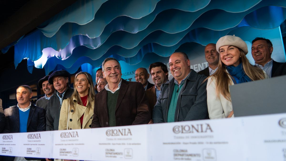 la-intendencia-de-colonia-inauguro-su-stand-en-la-expo-prado-con-homenaje-a-los-inmigrantes-y-anuncio-nuevos-proyectos-para-el-departamento