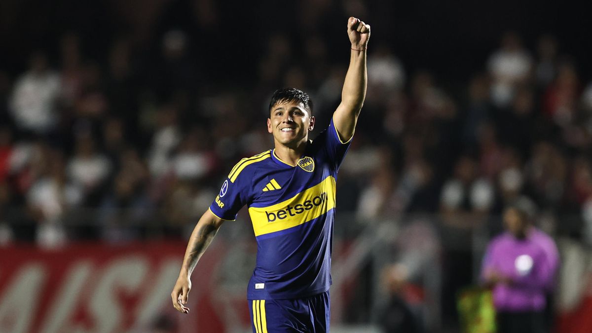 leandro-lozano-tuvo-su-noche-sonada-con-boca-en-la-sudamericana-y-se-la-dedico-a-juan-izquierdo:-“hace-dos-anos-perdi-a-un-companero-en-esta-cancha”