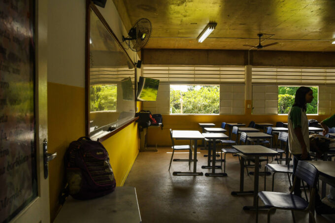 numero-de-professores-de-ensino-medio-com-menos-de-24-anos-cai-30%-em-dez-anos-no-pais