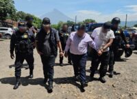 vestidos-como-investigadores-de-la-pnc,-presuntos-secuestradores-son-capturados-en-escuintla