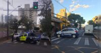 transito-no-centro-de-apucarana-sofre-bloqueio-para-manutencao-de-poste-danificado-apos-acidente