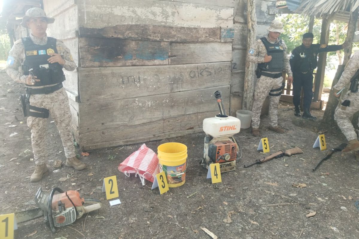 dos-hombres-son-sorprendidos-con-armas-y-carne-de-animal-silvestre-en-laguna-del-tigre