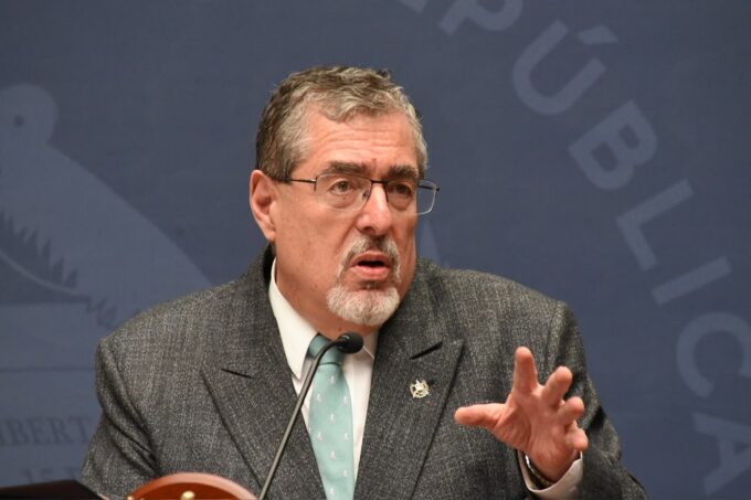«datos,-no-opinion»:-arevalo-cuestiona-sondeo-que-lo-ubica-en-ultimo-lugar-entre-presidentes-de-latinoamerica