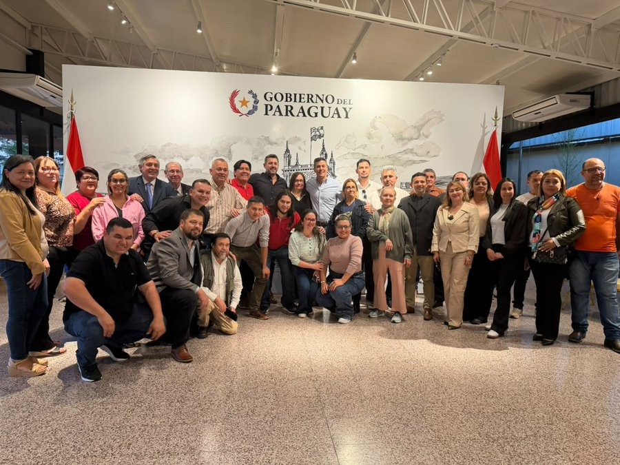santiago-pena-anuncia-reajuste-salarial-para-docentes