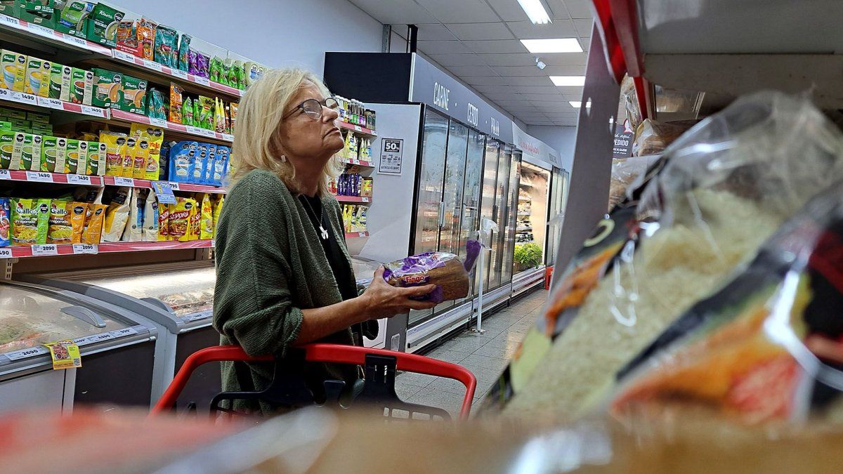 el-consumo-masivo-cayo-4,9%-interanual-en-agosto-y-encadeno-una-racha-negativa-de-nueve-meses