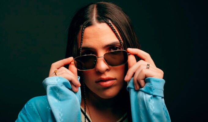 atina-presenta-‘manyas??’,-una-fusion-de-afrobeat-y-festejo-que-marca-una-nueva-etapa-musical