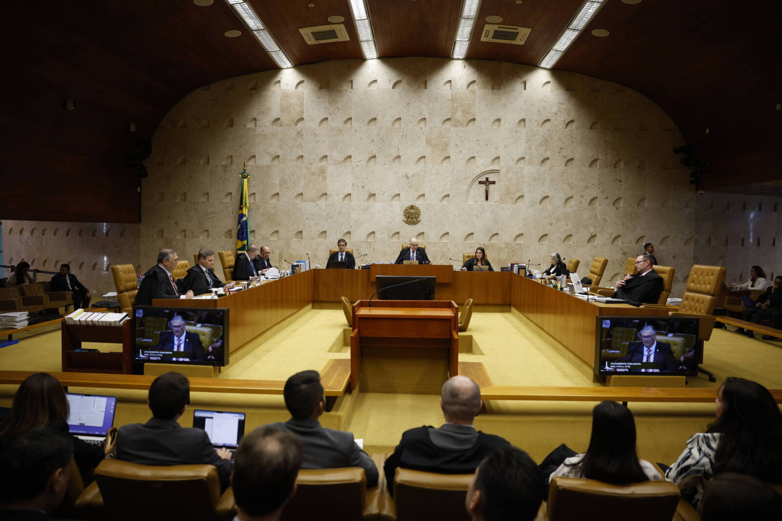 stf-desmoralizado-e-presente-para-a-extrema-direita-e-trump