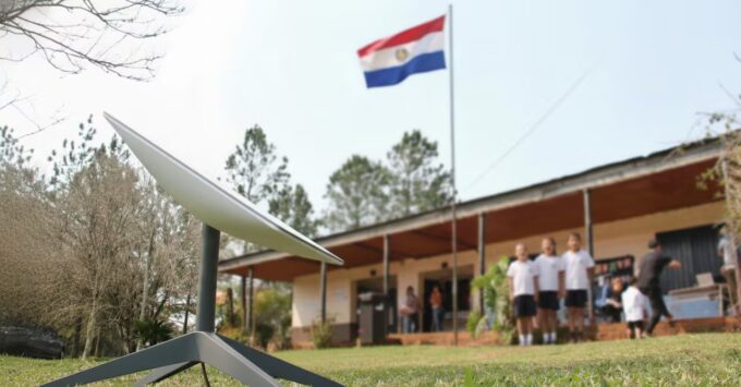 omumu-internet-en-escuelas:-mas-de-400-equipos-satelitales-oikoma-en-el-interior