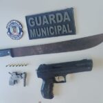 homem-atira-dentro-de-casa-para-impedir-saida-da-esposa-e-e-preso-pela-gm