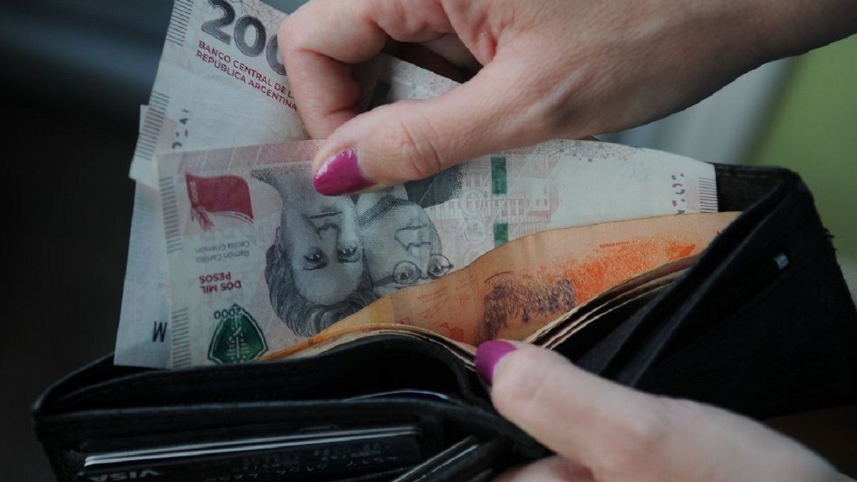 la-economia-sigue-desvelando-a-los-argentinos:-crecen-la-incertidumbre-y-el-miedo-al-futuro