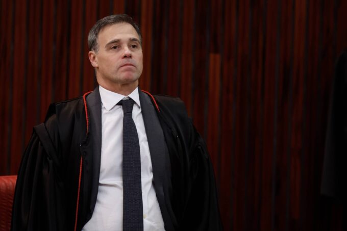 mendonca-rejeita-pedido-de-aliado-de-flavio-bolsonaro-para-barrar-reajuste-no-bolsa-familia
