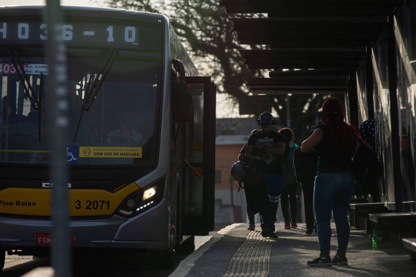 ponto-de-onibus,-o-lugar-onde-o-tempo-nao-passa