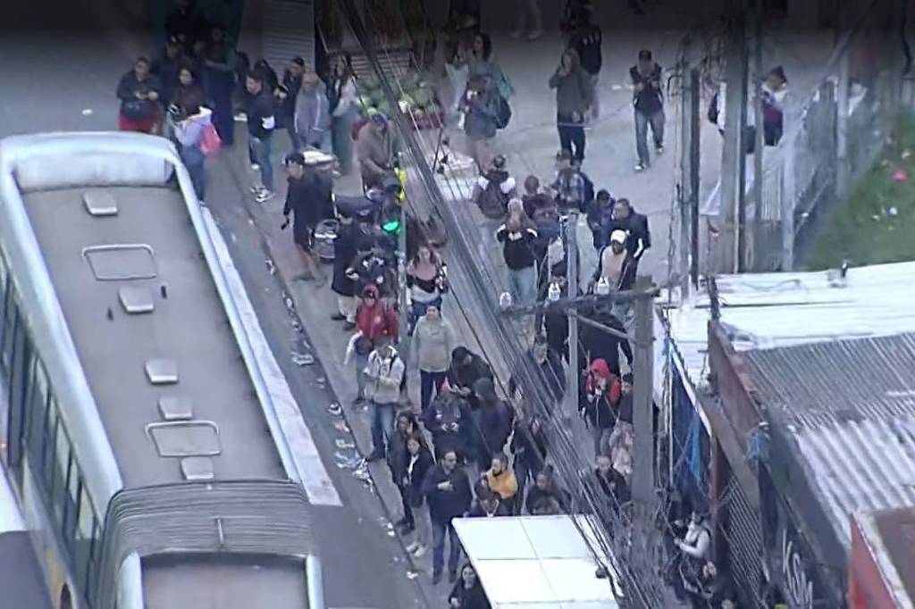 protesto-interrompe-parcialmente-circulacao-de-trens-na-linha-12-safira-em-sp