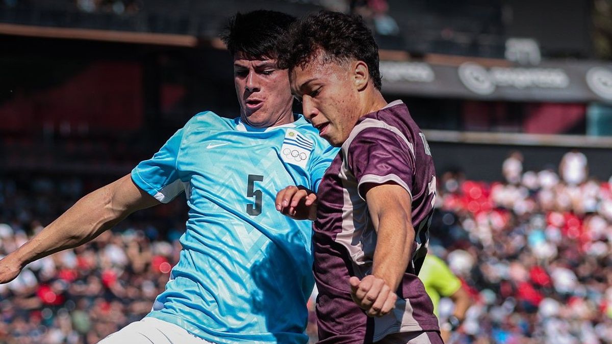 la-grave-lesion-que-sufrio-un-jugador-de-la-seleccion-uruguaya-sub-20-masculina-en-los-odesur-y-el-error-en-el-gol-que-marco-el-complicado-debut-celeste