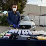 operacion-medellin:-pdi-detiene-a-cinco-personas-e-incauta-droga,-armas-y-mas-de-$6-millones-en-salamanca
