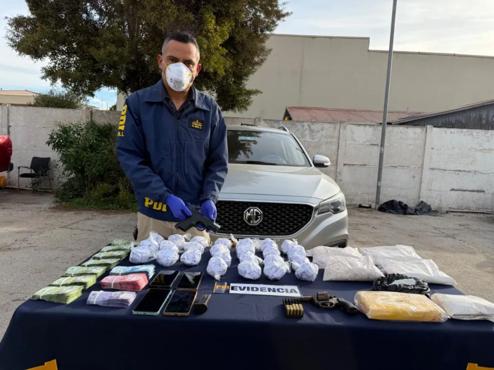operacion-medellin:-pdi-detiene-a-cinco-personas-e-incauta-droga,-armas-y-mas-de-$6-millones-en-salamanca