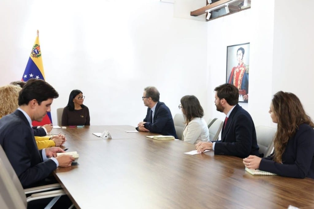 delcy-rodriguez-recibe-en-miraflores-a-representantes-de-human-rights-watch