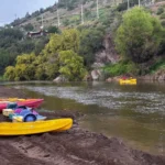 kayaks,-madera-y-juegos-se-abren-espacio-entre-la-variada-oferta-de-los-penones