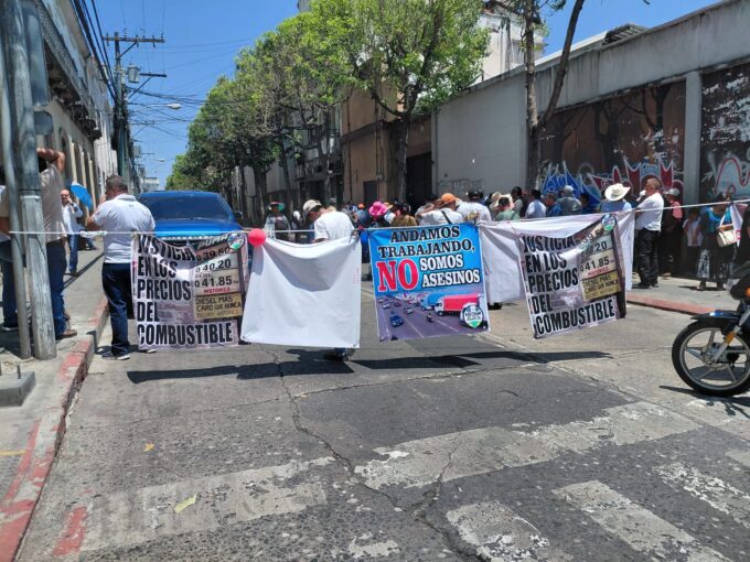transportistas-piden-al-congreso-actuar-ante-alza-de-combustibles-y-dejar-de-lado-intereses-politicos