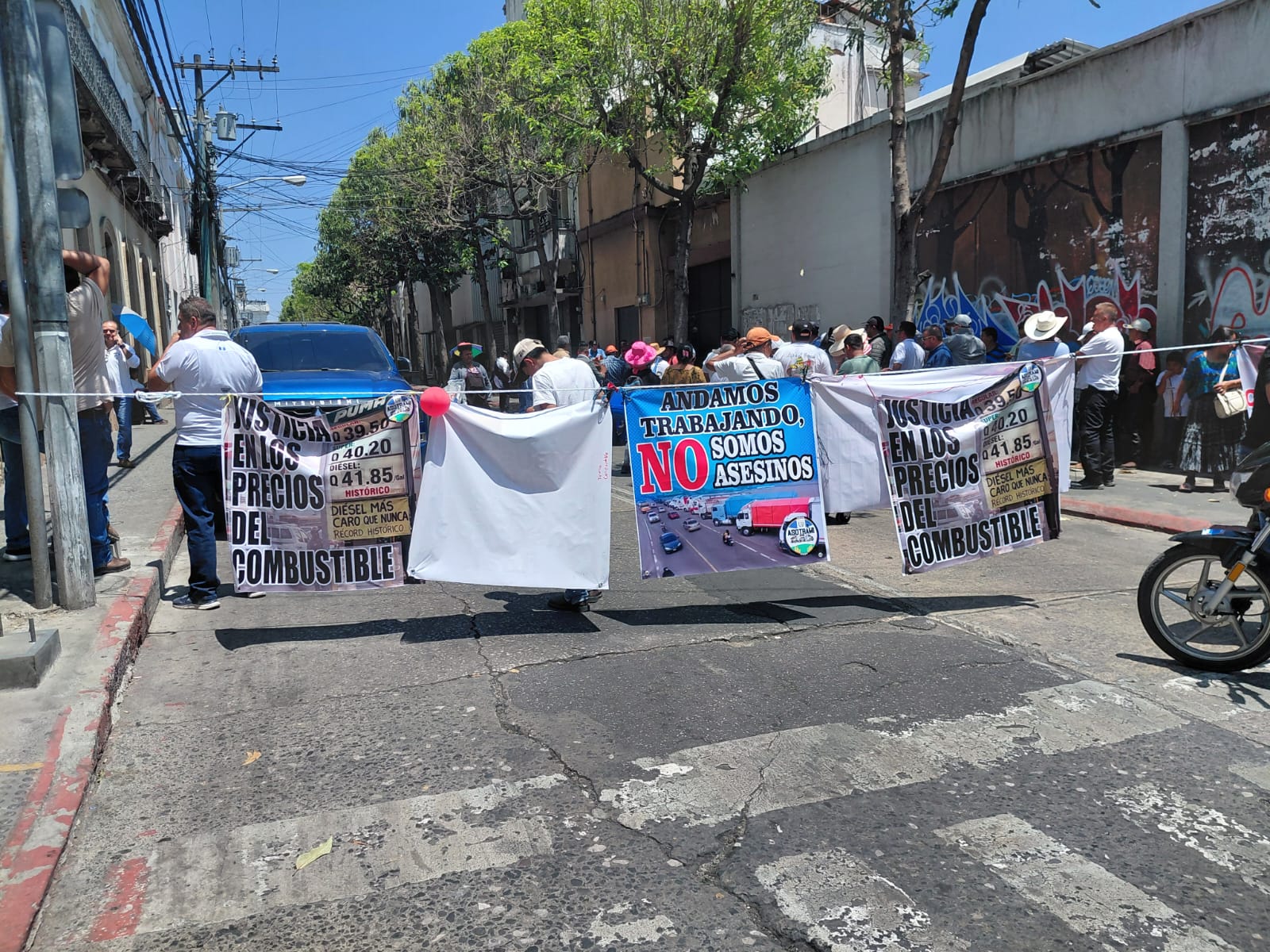transportistas-piden-al-congreso-actuar-ante-alza-de-combustibles-y-dejar-de-lado-intereses-politicos