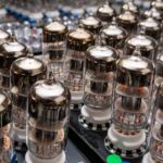 un-aficionado-construyo-su-computadora-utilizando-460-tubos-de-vacio-de-la-decada-de-1950:-demora-unos-minutos-en-prender,-pero-funciona