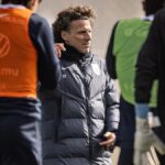 diego-forlan-llega-a-japon-y-afronta-su-primer-desafio-con-la-seleccion-uruguaya-en-el-estreno-de-la-gira-por-asia
