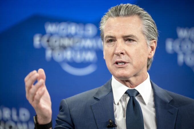 california-estudia-crear-un-“boton-de-apagado”-obligatorio-para-las-ia-mas-avanzadas