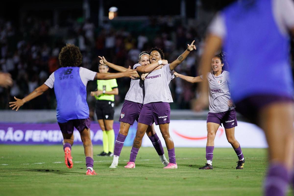 sao-paulo-volta-a-bater-o-flamengo-e-avanca-a-decisao-do-brasileiro-feminino