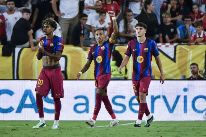raphinha-firma-un-triplete-y-el-barcelona-mantiene-el-liderato-en-laliga-ante-el-sevilla