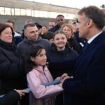 saint-pierre-et-miquelon-est-bien-« francais »,-martele-sur-place-emmanuel-macron,-en-reponse-aux-visees-expansionnistes-de-donald-trump