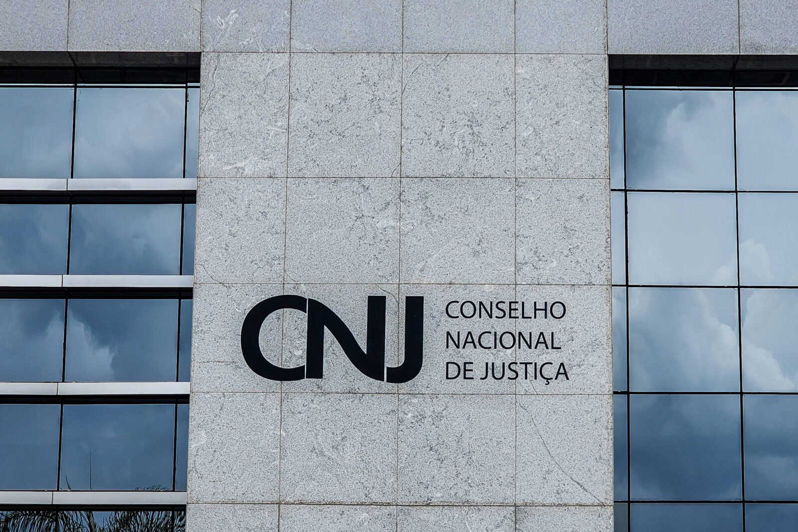 gastos-do-judiciario-batem-recorde-e-chegam-a-r$-164-bilhoes-em-2025